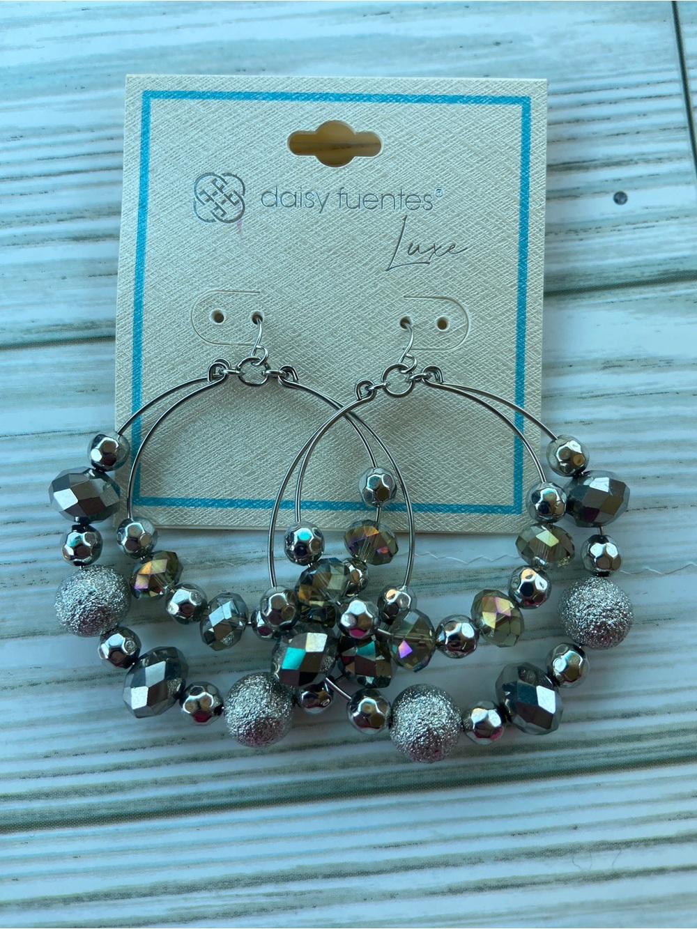 NEW Daisy Fuentes gold toe hoop beaded earrings
